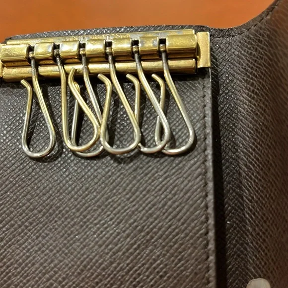 Louis Vuitton Ebene keyholder in excellent condition. - Picture 4 of 7